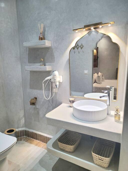 Riad Isahiac Avec Piscine En Exclusivite Marrakesch Exterior foto